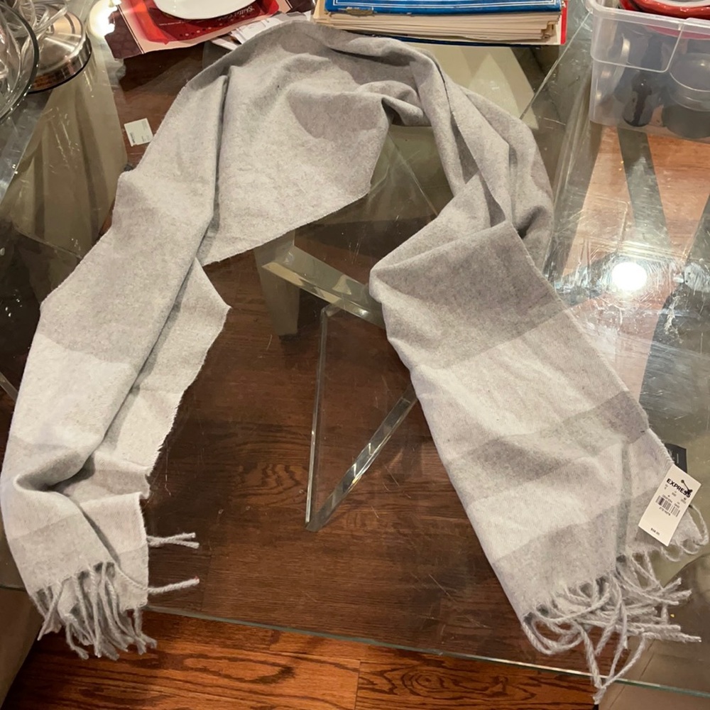 Express gray & white with bottom fringe soft scarf NWT